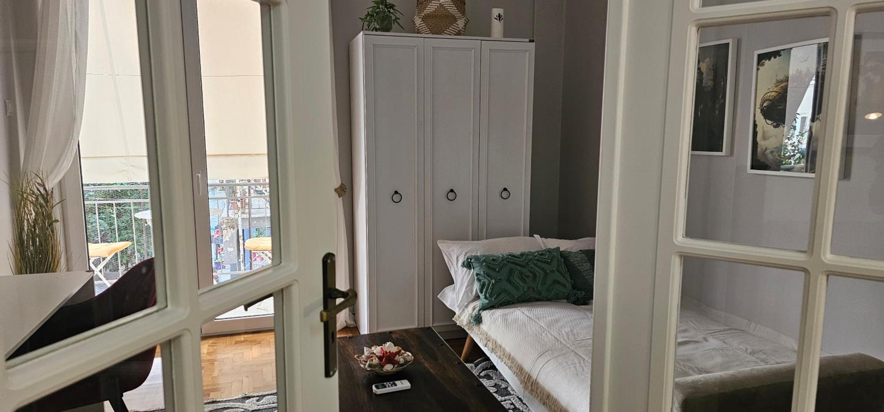 Cozy and quiet apartment , convenient location in Athens