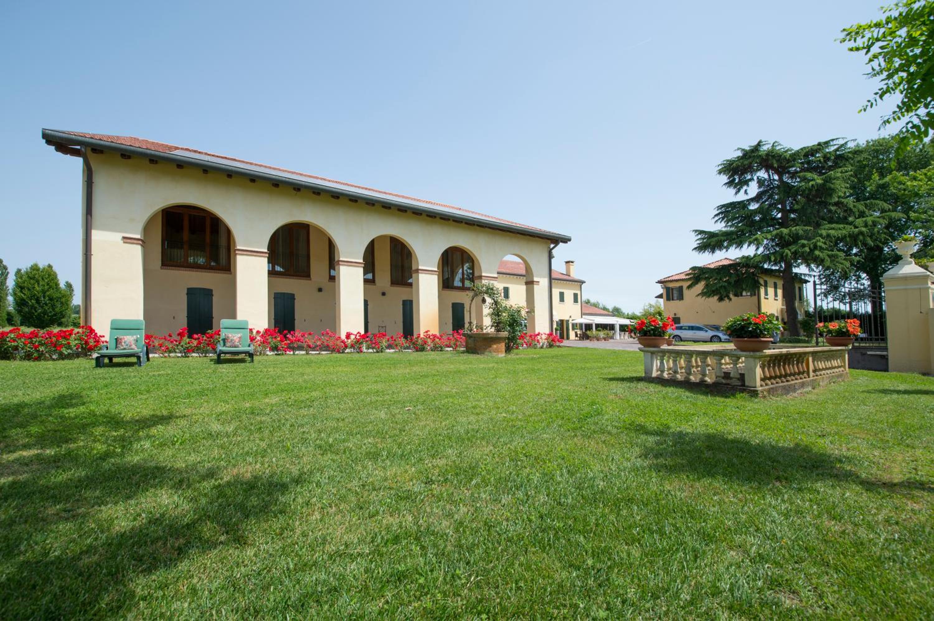 Hotel Venice Resort Airport - Image 1