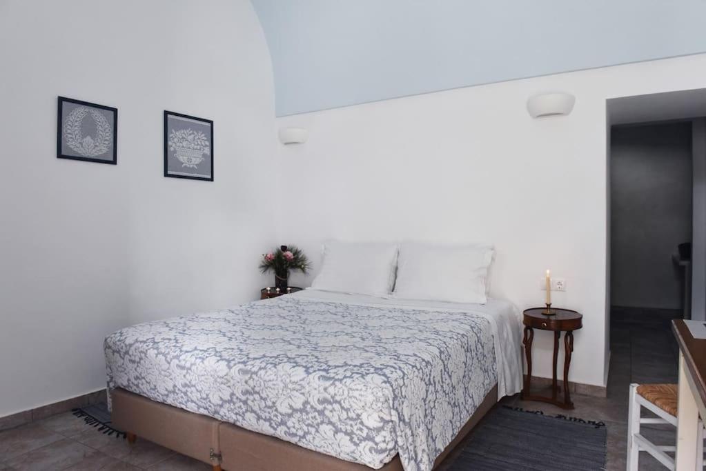 Calderimi, a cosy,warm and renovated house in Fira photo 2