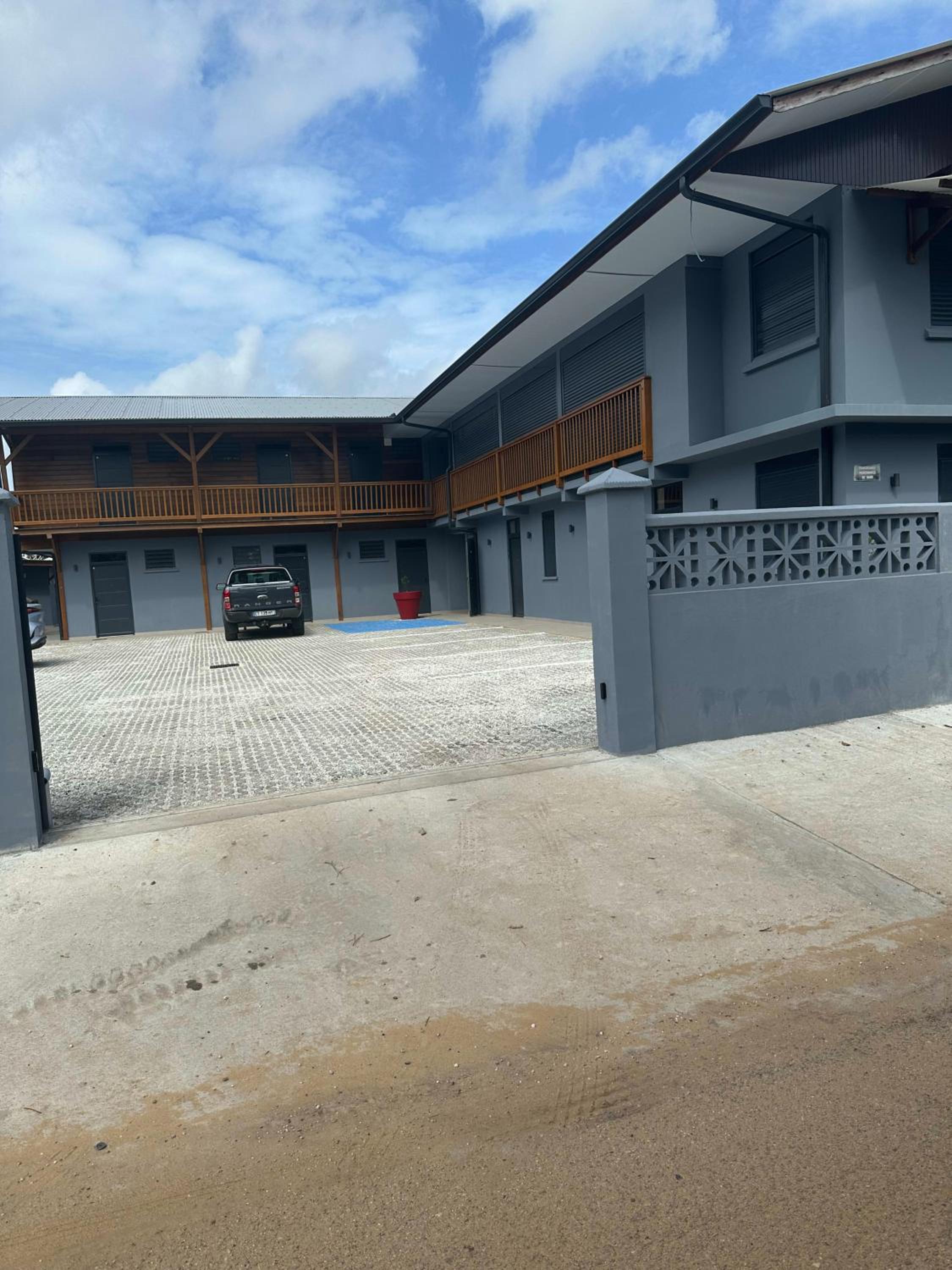 Hotel Magnifique T1 avec piscine - Image 1