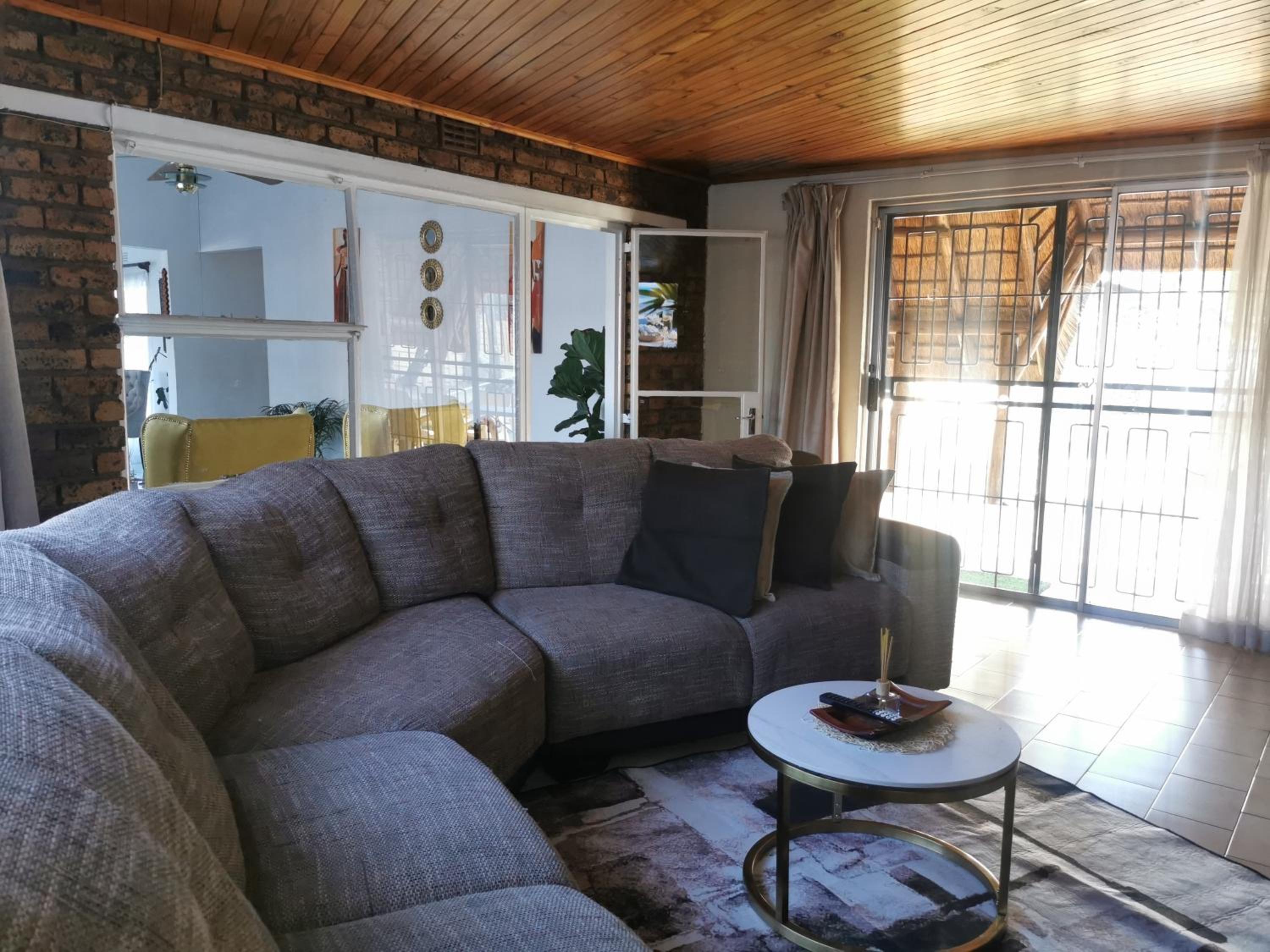 Stunning 2 Bedrooms and 2 Bathroom No loadshedding