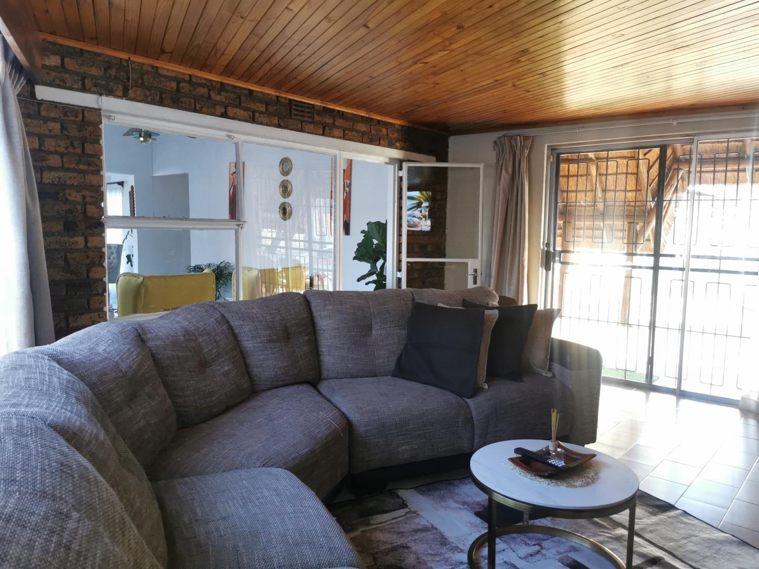 Stunning 2 Bedrooms and 2 Bathroom No loadshedding