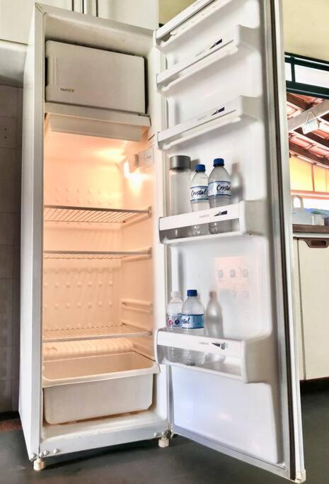 Chácara com piscina lareira forno e fogão à lenha!