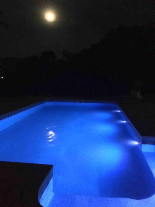 Chácara com piscina lareira forno e fogão à lenha!