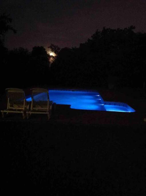 Chácara com piscina lareira forno e fogão à lenha!