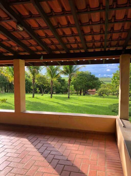 Chácara com piscina lareira forno e fogão à lenha!