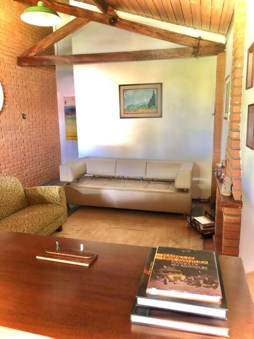 Chácara com piscina lareira forno e fogão à lenha!