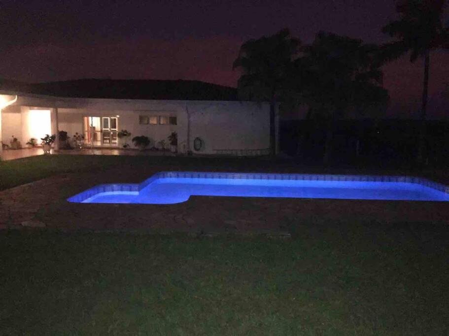 Chácara com piscina lareira forno e fogão à lenha!
