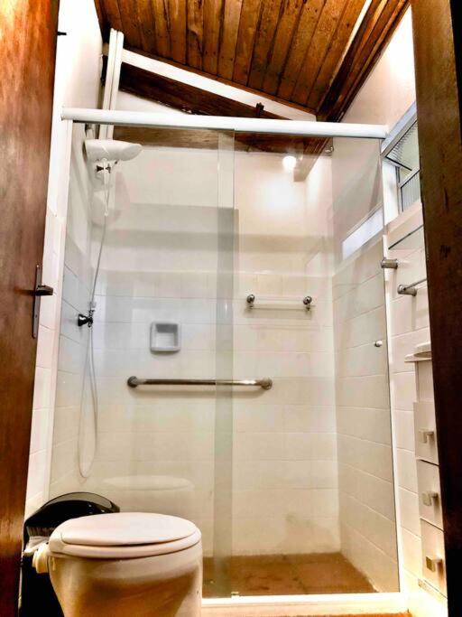 Chácara com piscina lareira forno e fogão à lenha!