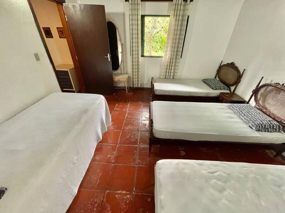 Chácara com piscina lareira forno e fogão à lenha!