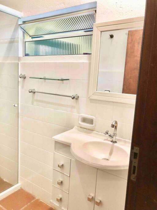Chácara com piscina lareira forno e fogão à lenha!
