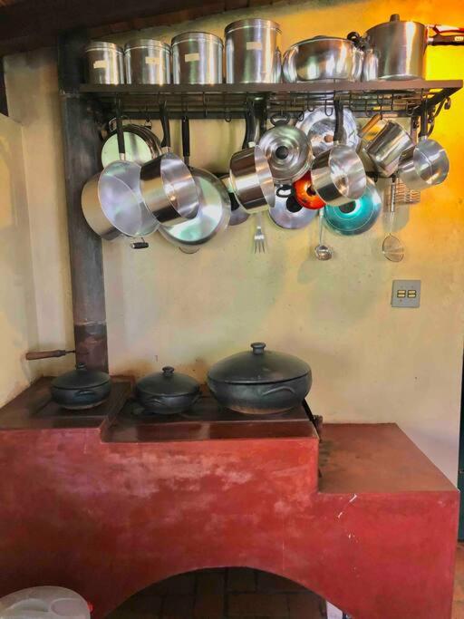 Chácara com piscina lareira forno e fogão à lenha!