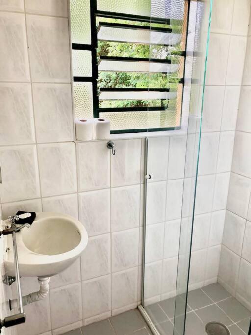 Chácara com piscina lareira forno e fogão à lenha!