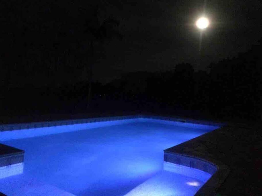 Chácara com piscina lareira forno e fogão à lenha!