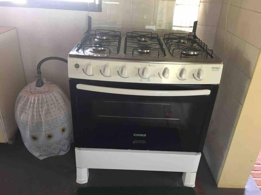 Chácara com piscina lareira forno e fogão à lenha!
