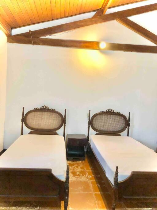 Chácara com piscina lareira forno e fogão à lenha!