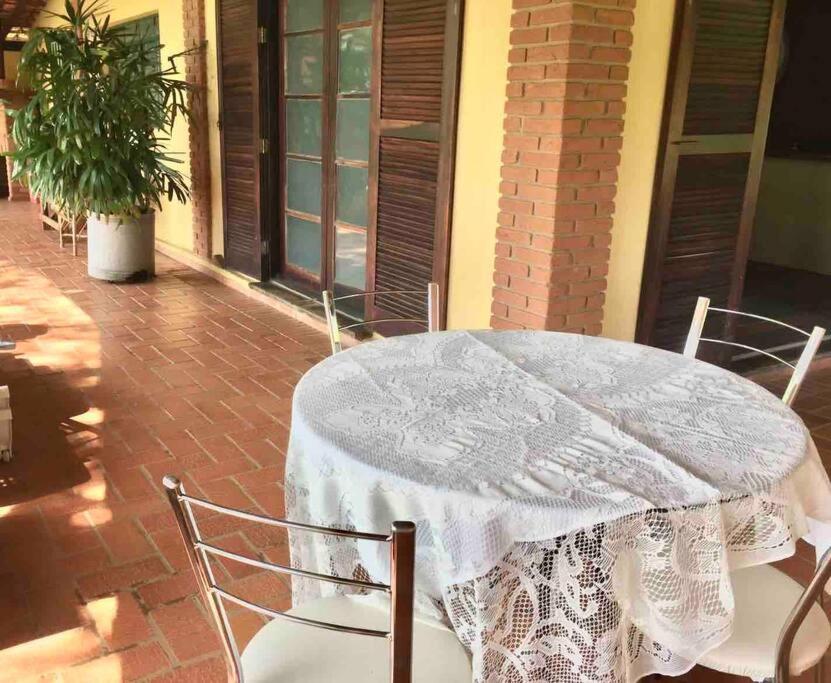 Chácara com piscina lareira forno e fogão à lenha!