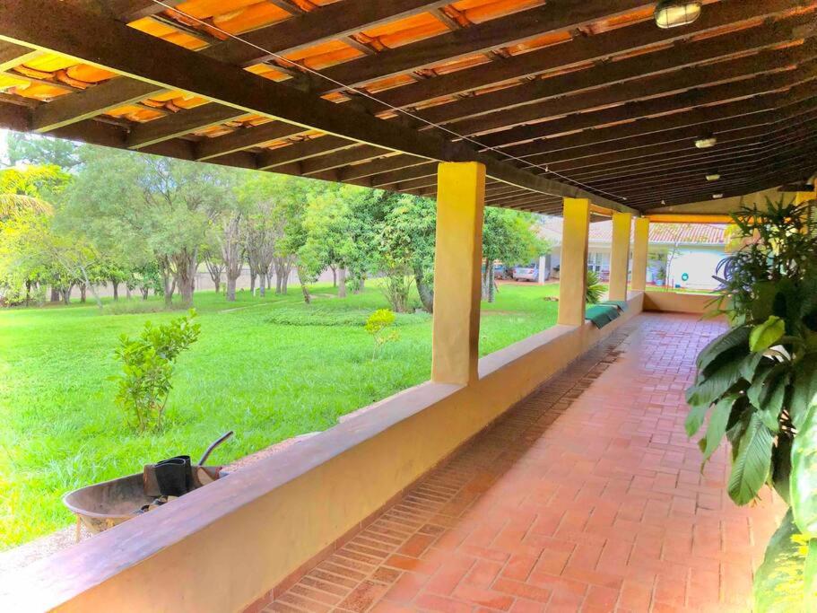 Chácara com piscina lareira forno e fogão à lenha!