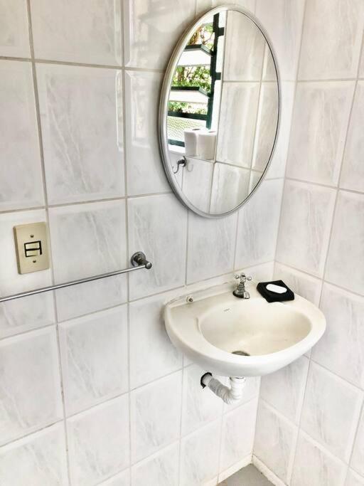 Chácara com piscina lareira forno e fogão à lenha!