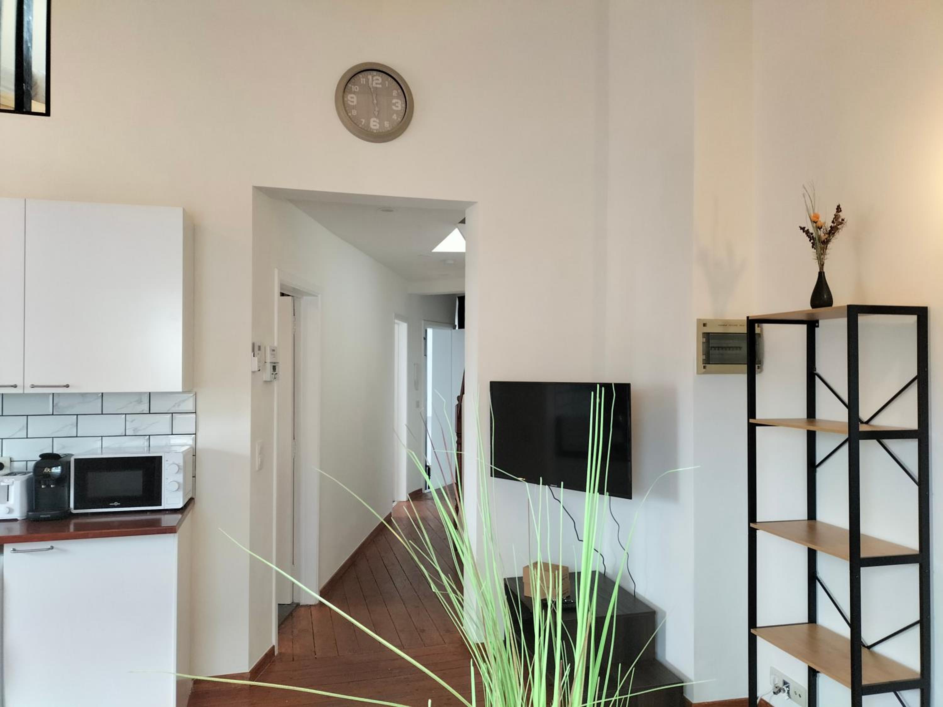 New Cozy Apartments In Porte de HAL