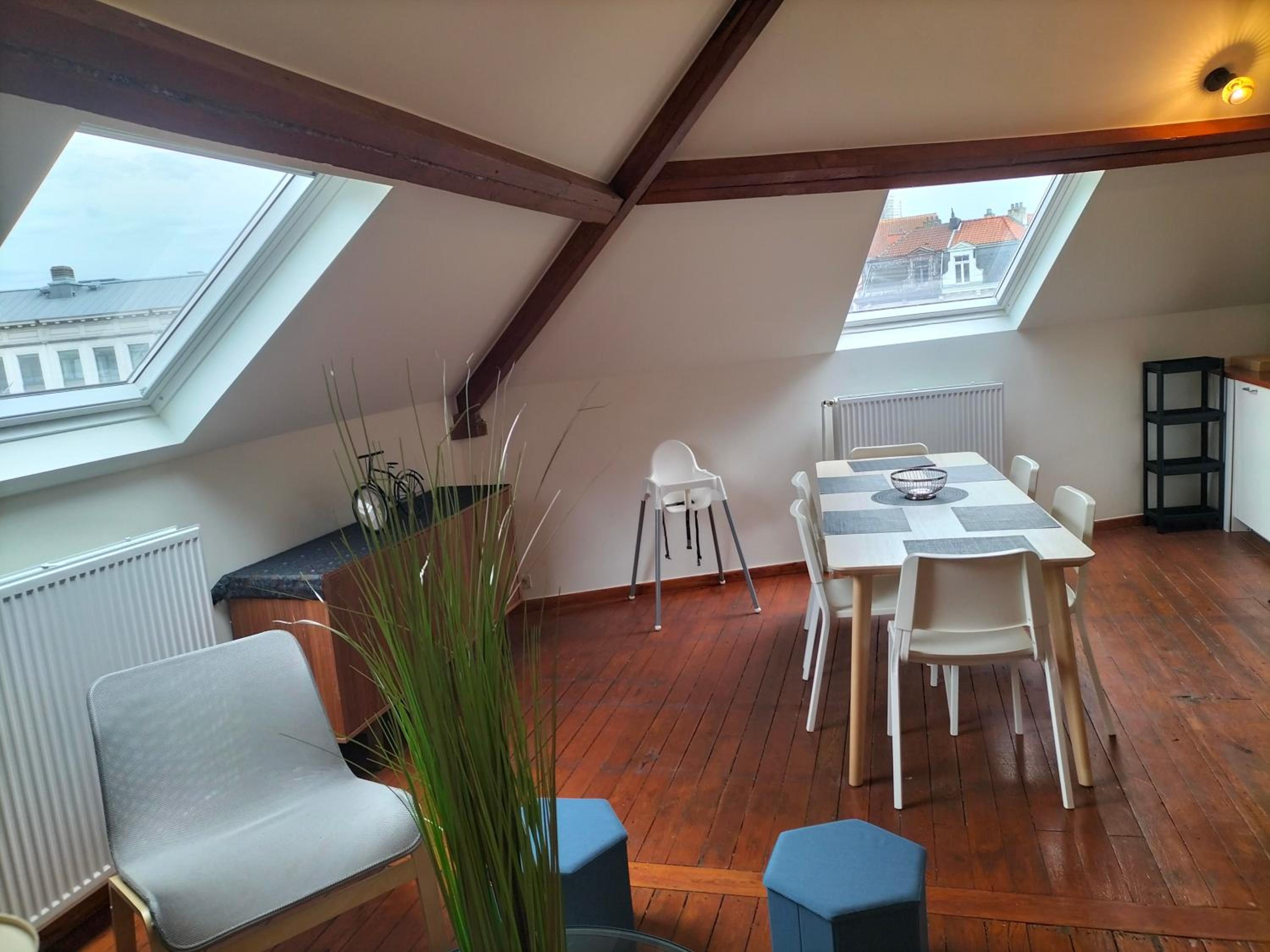 New Cozy Apartments In Porte de HAL