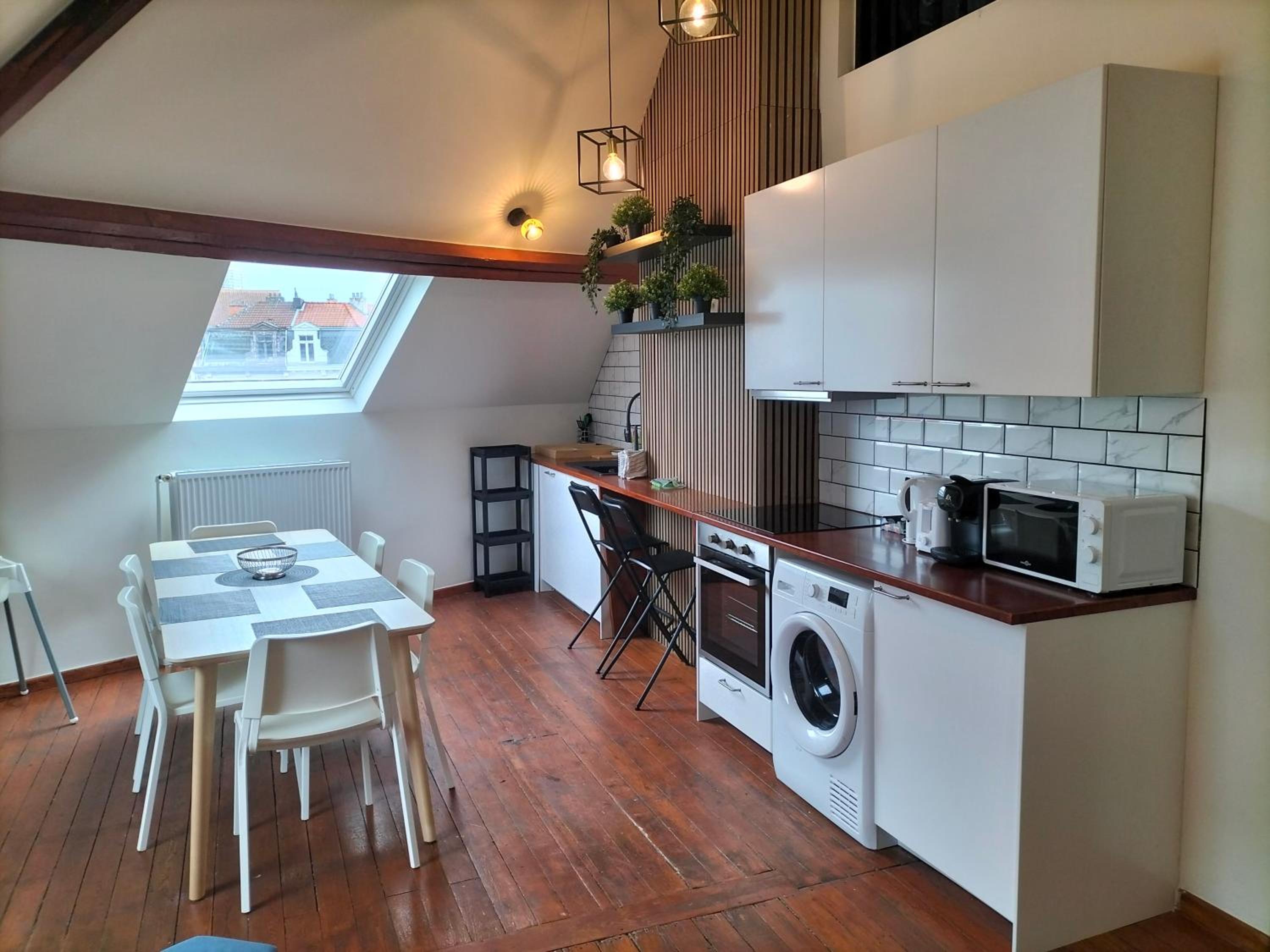 New Cozy Apartments In Porte de HAL