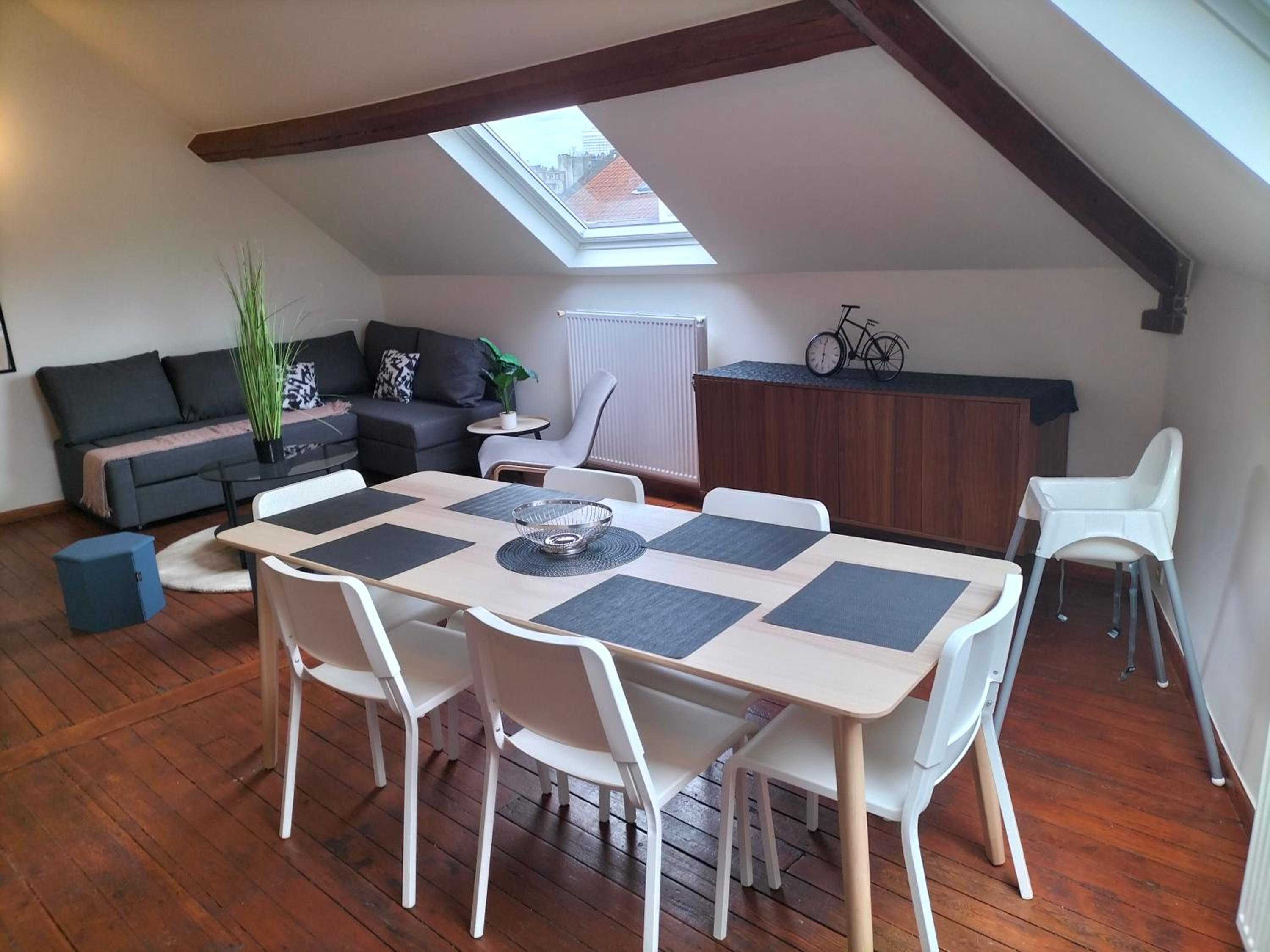New Cozy Apartments In Porte de HAL