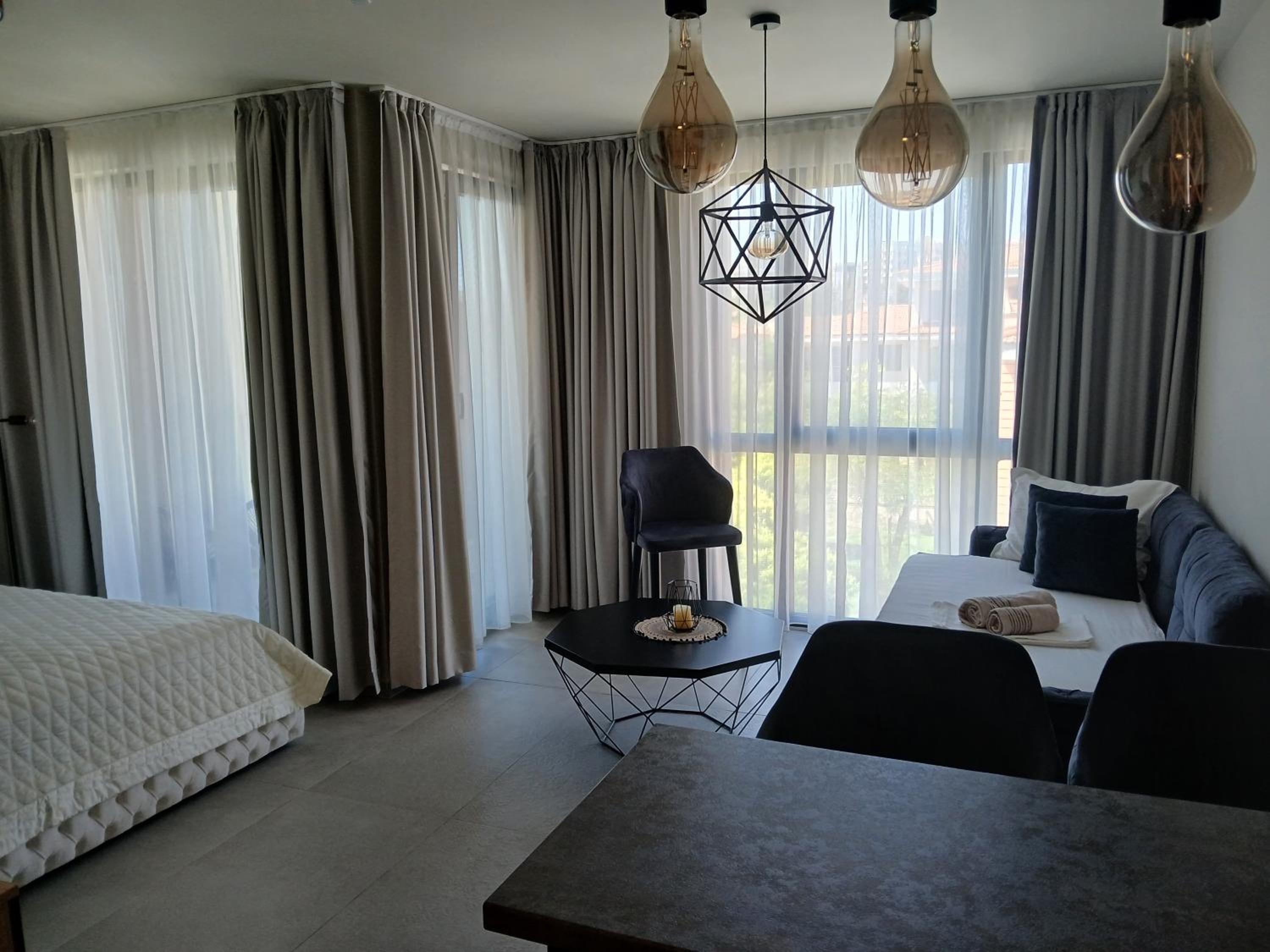 Romantic Holiday Studio