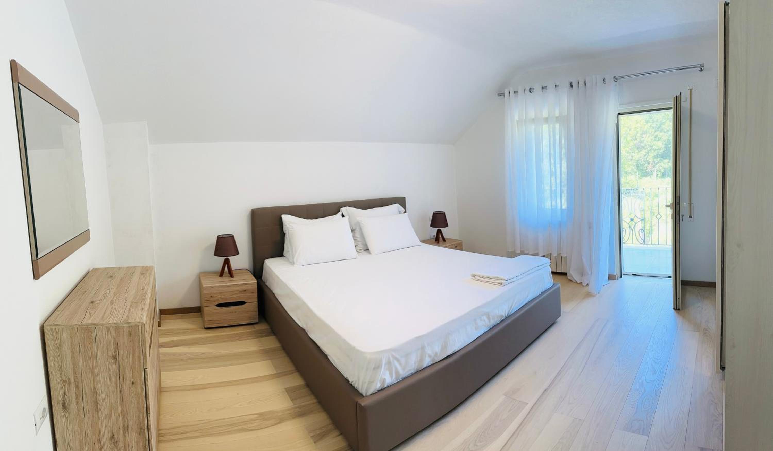 Rezidenca Dozhlani with Private Pool & Yard