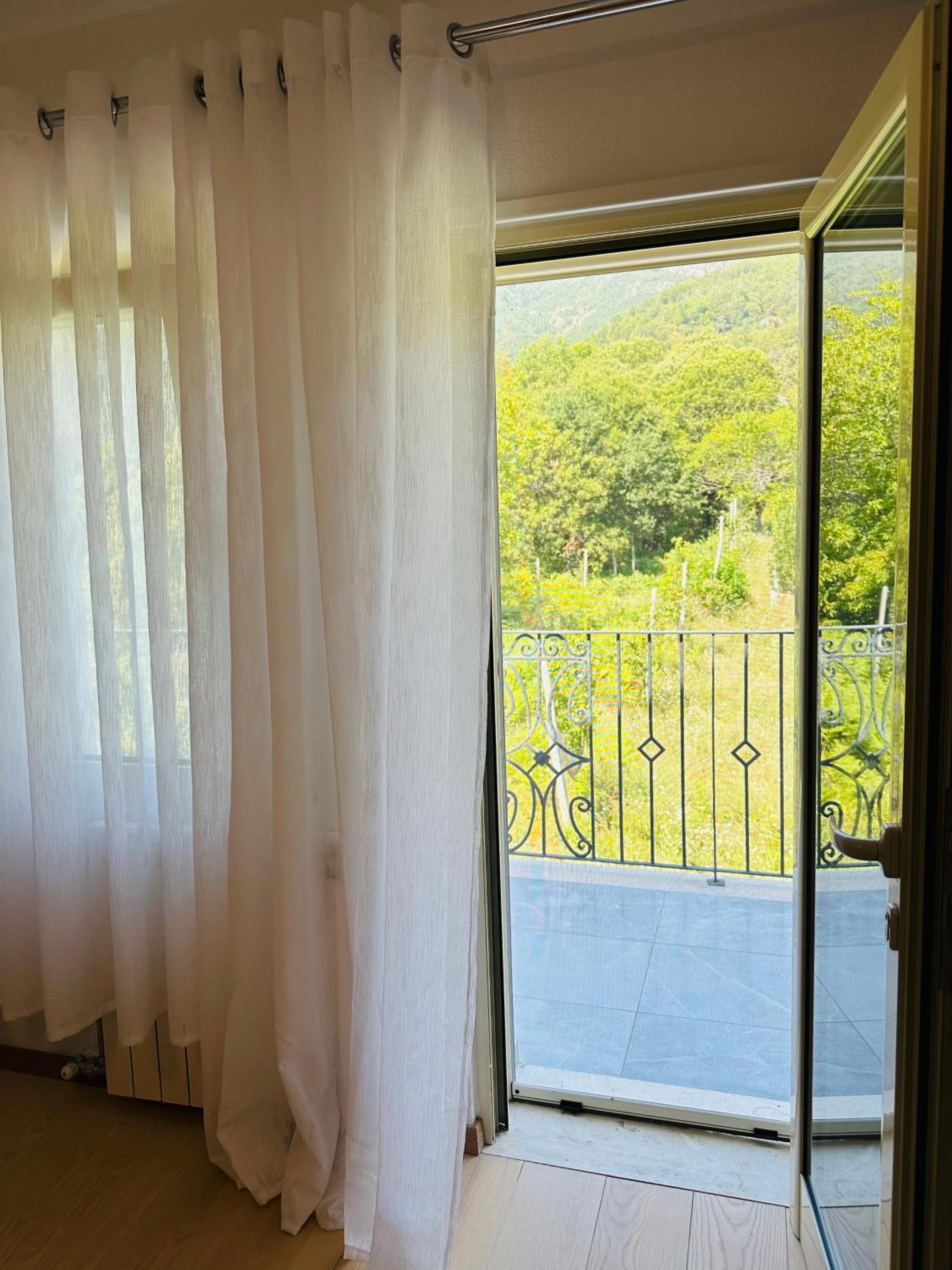 Rezidenca Dozhlani with Private Pool & Yard