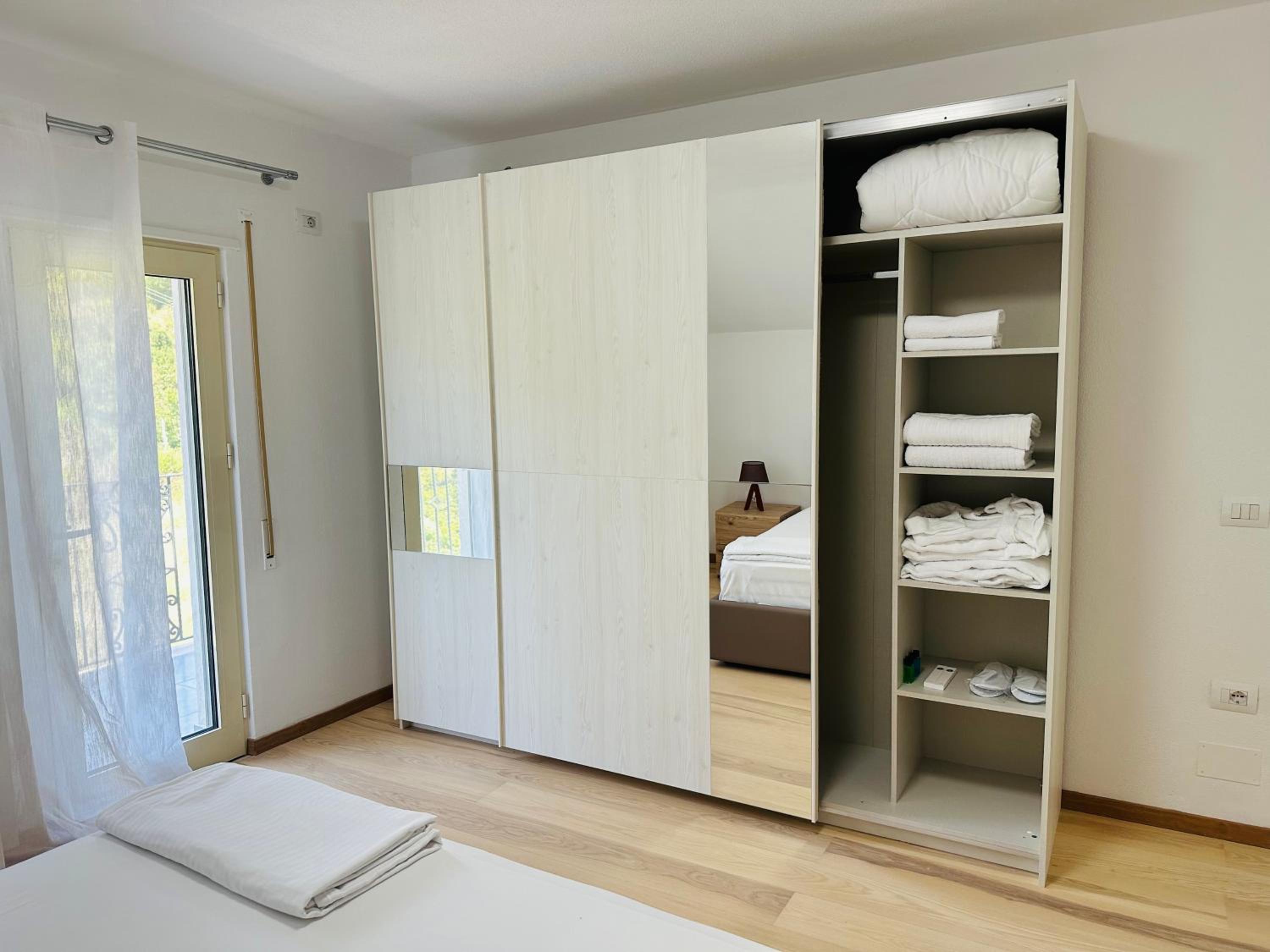 Rezidenca Dozhlani with Private Pool & Yard