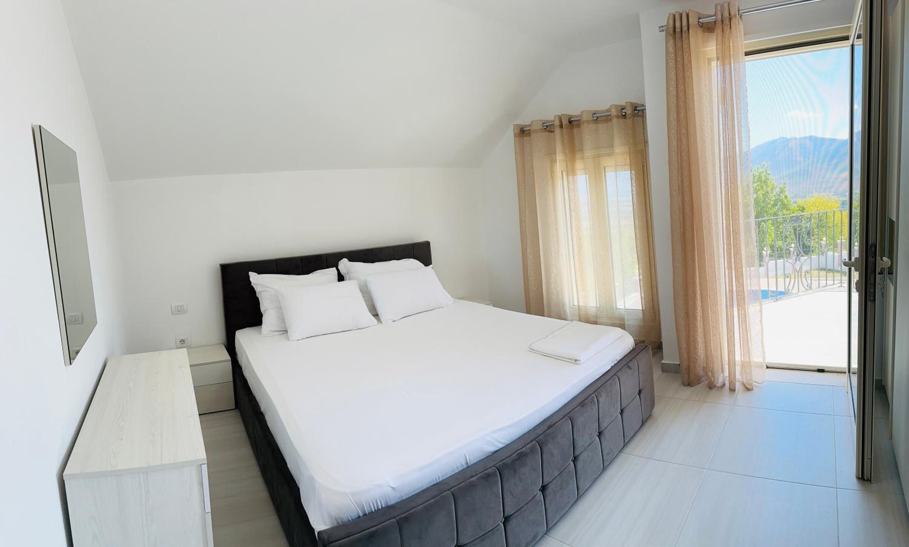 Rezidenca Dozhlani with Private Pool & Yard