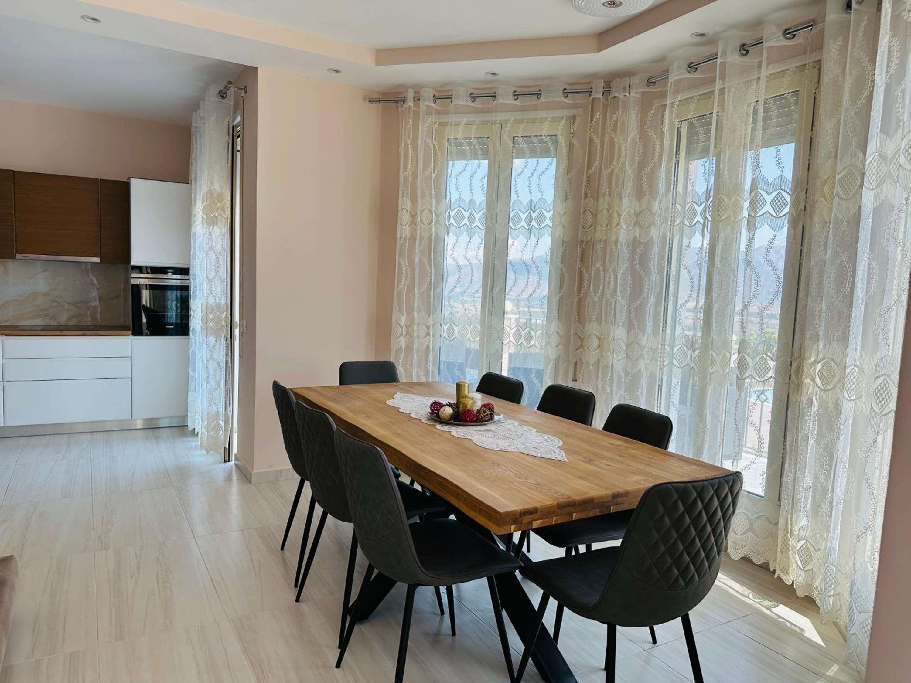 Rezidenca Dozhlani with Private Pool & Yard