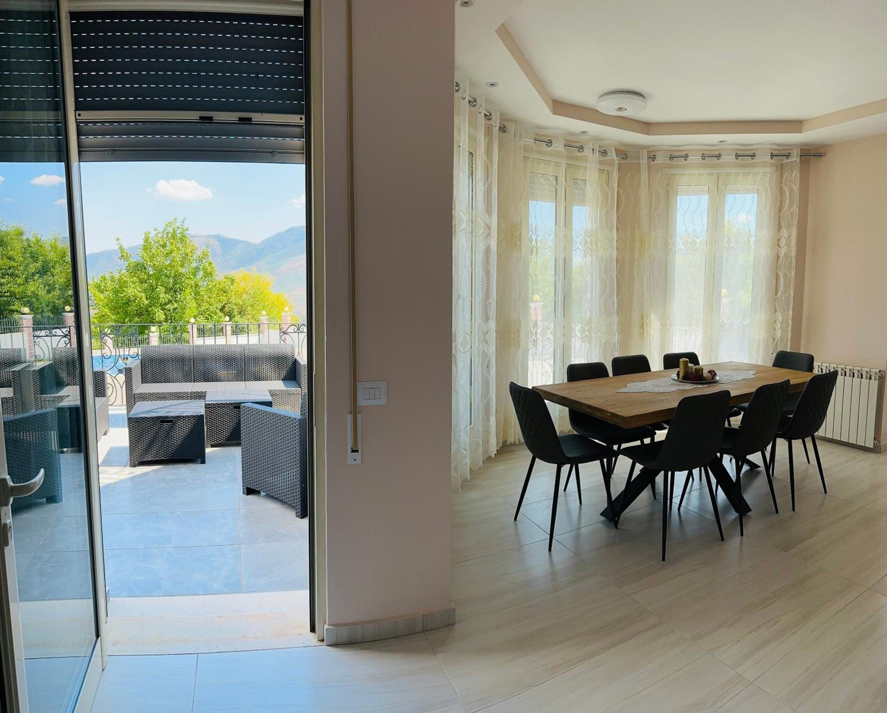 Rezidenca Dozhlani with Private Pool & Yard