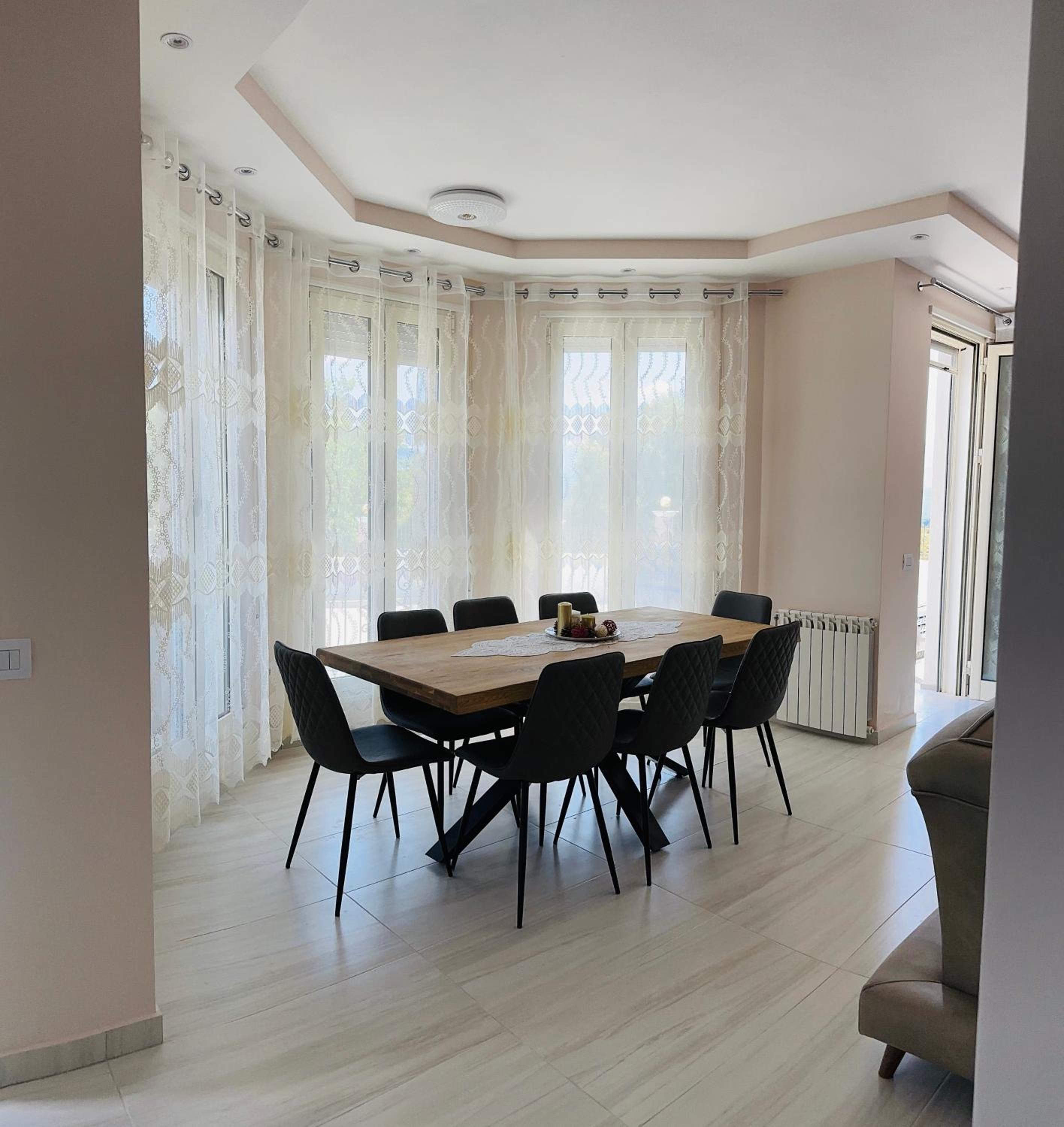 Rezidenca Dozhlani with Private Pool & Yard