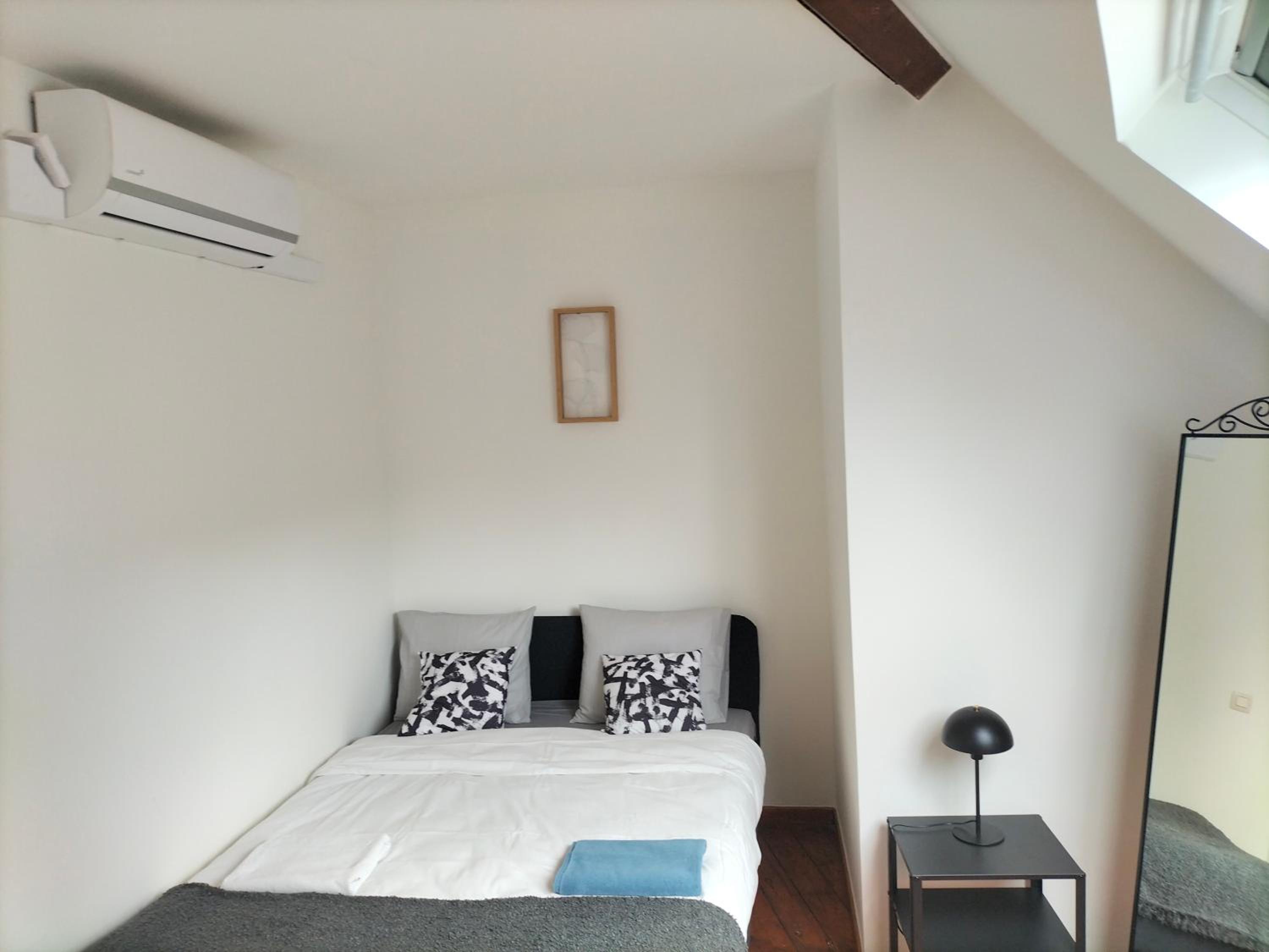 New Cozy Apartments In Porte de HAL