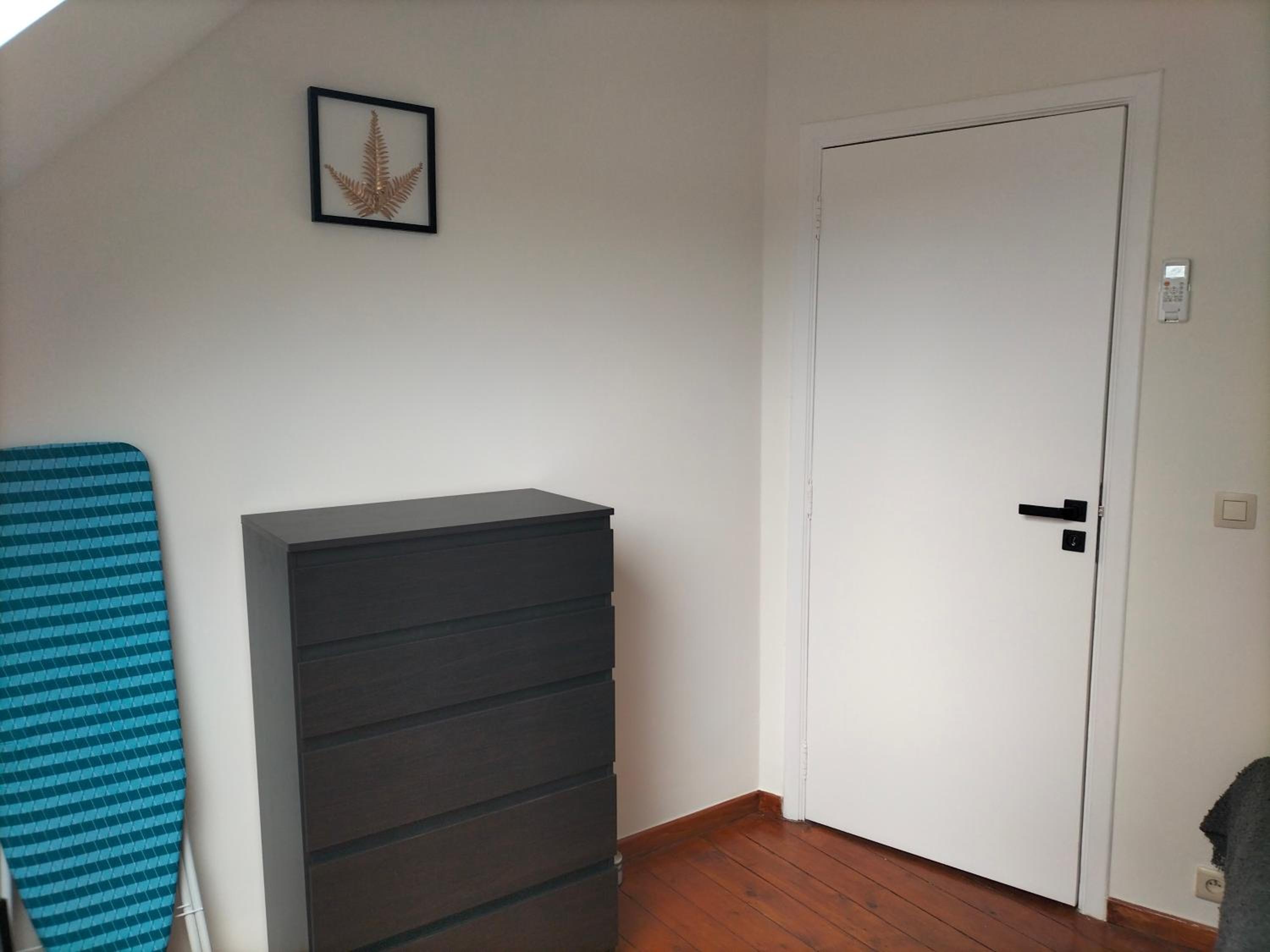 New Cozy Apartments In Porte de HAL