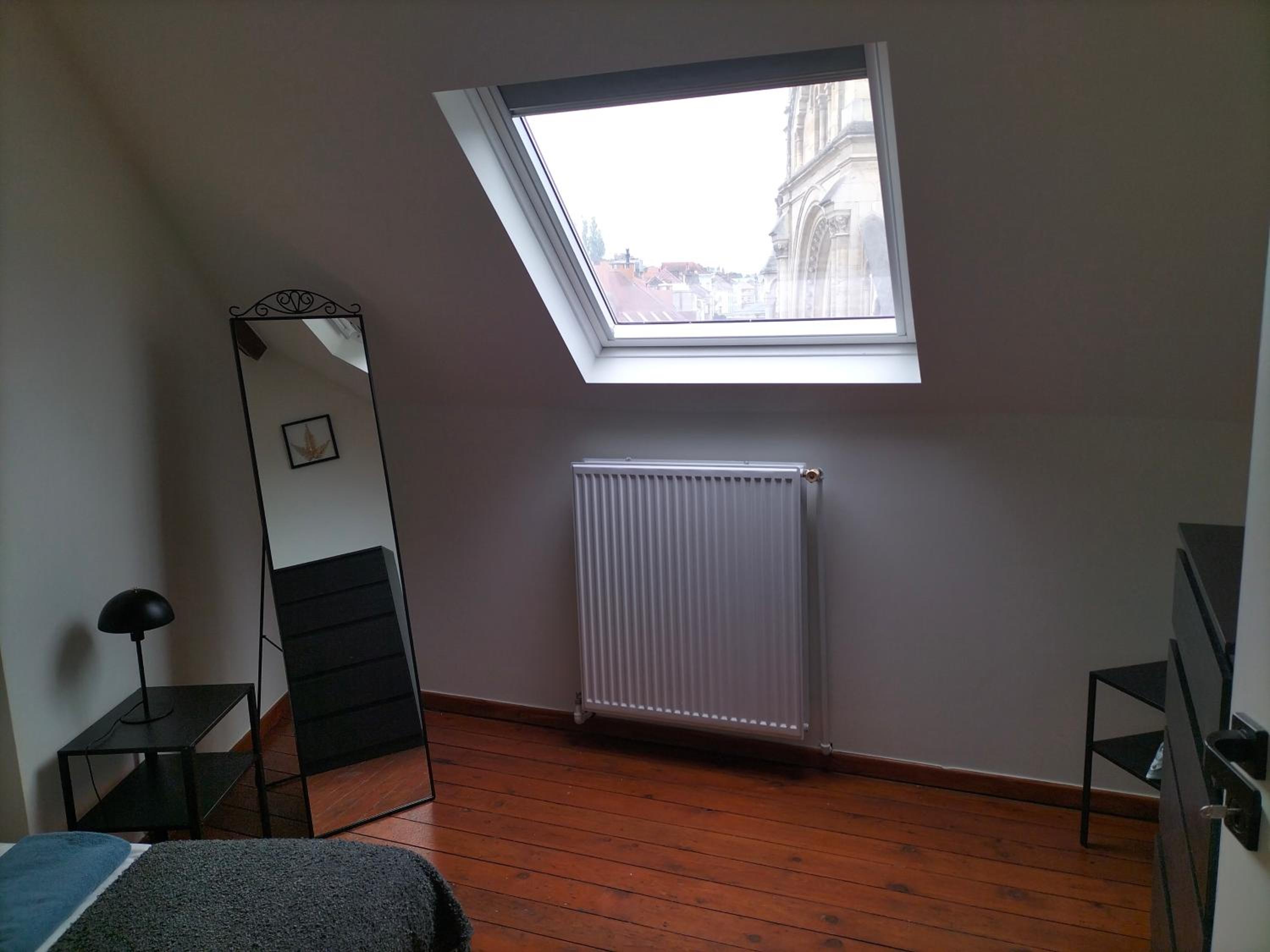 New Cozy Apartments In Porte de HAL