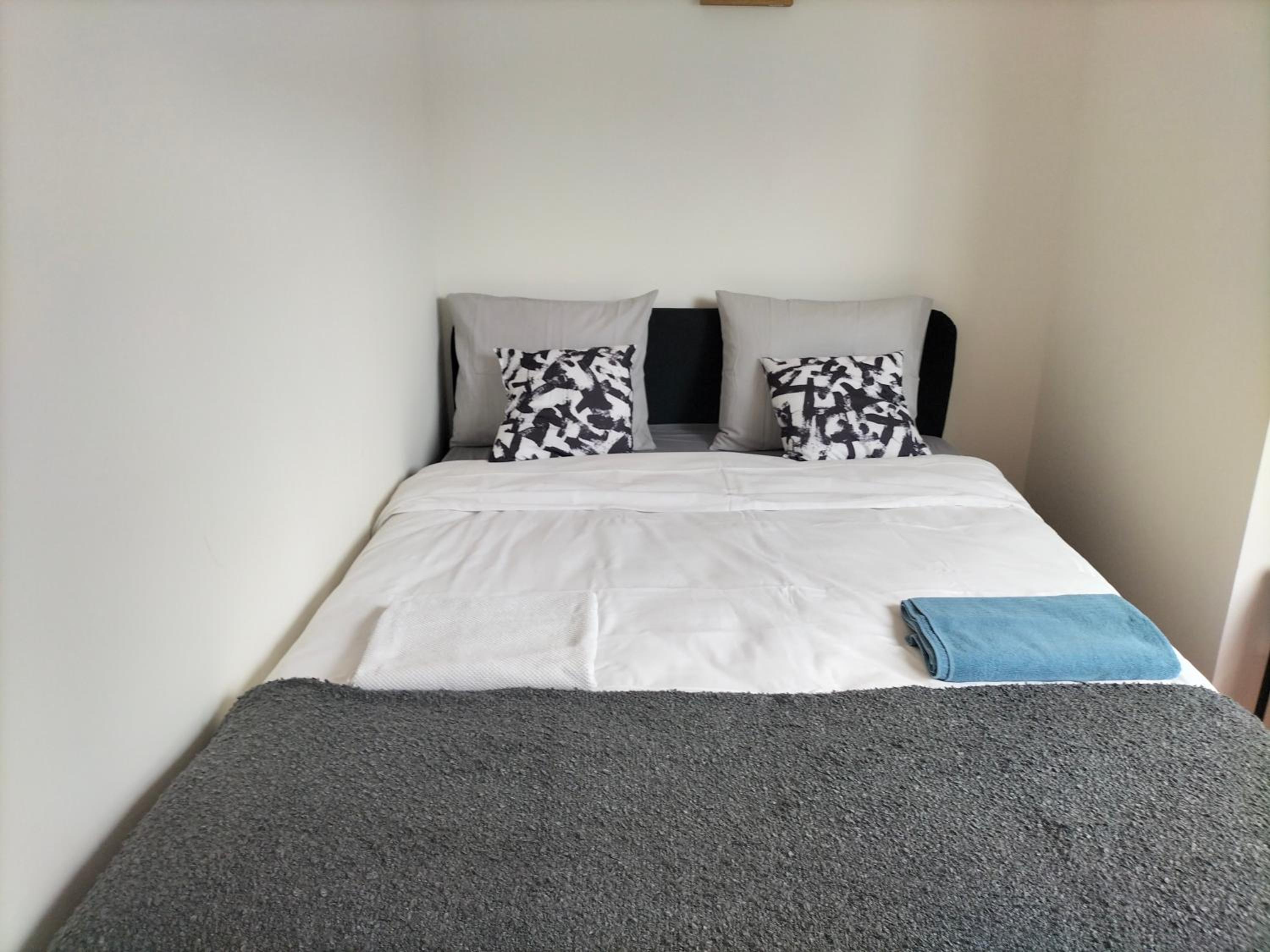 New Cozy Apartments In Porte de HAL