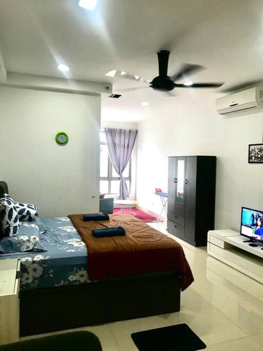 Cozy Shaftesbury High Floor King Bed & Wifi With Parkin Netflix 189 view 2