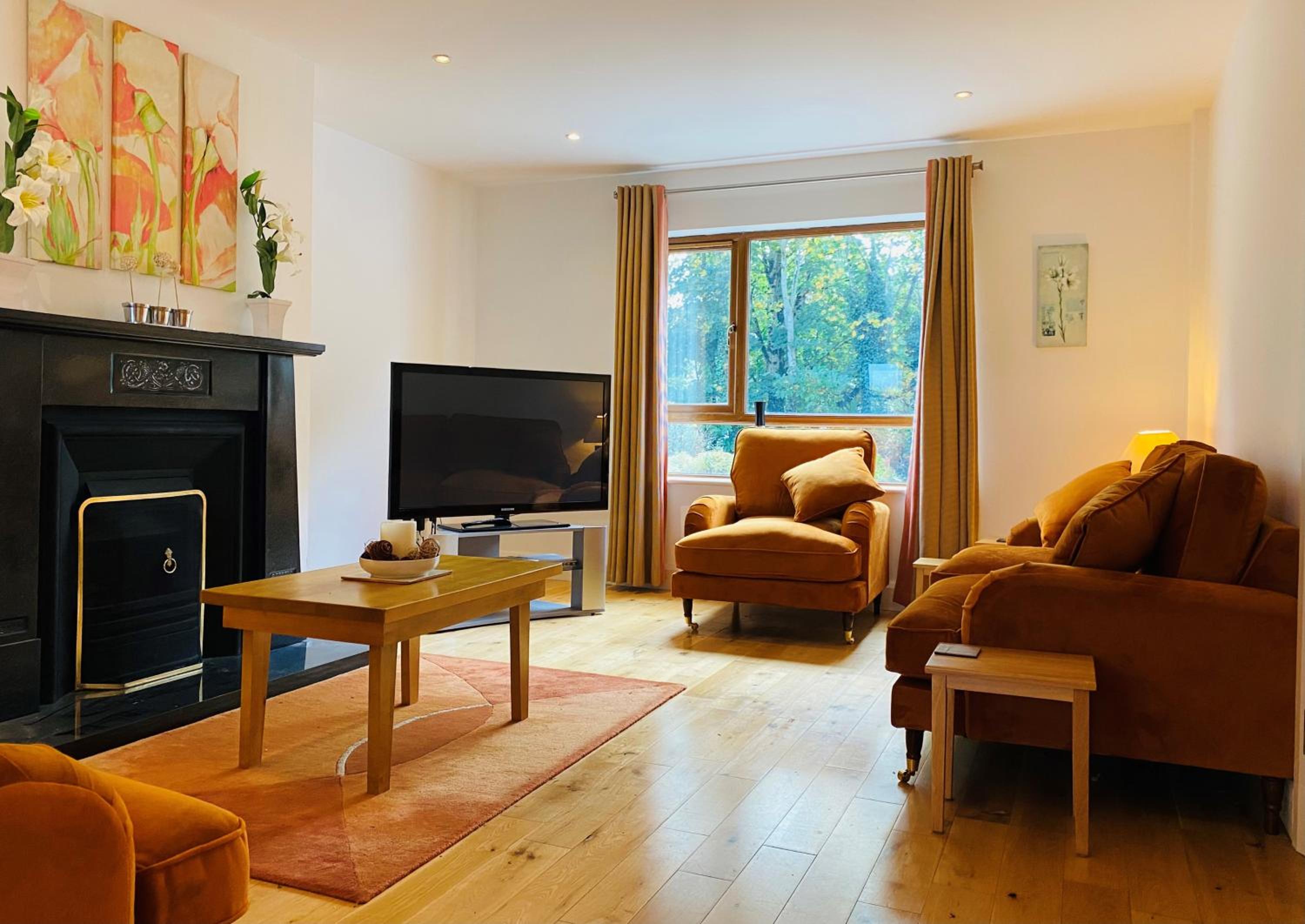 3 bedroom home with free wifi close to Kenmare town view 2