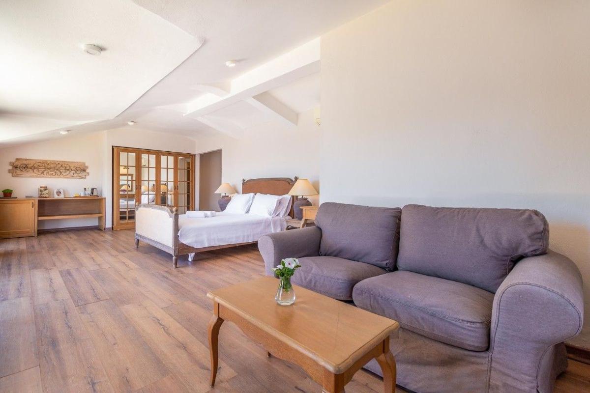 Amos, Villa Florya