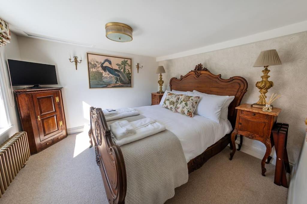 Quaint 18th Century Cottage in Lymington view 2