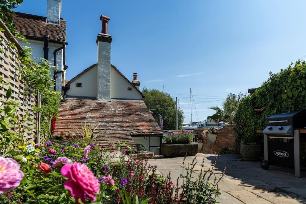 Quaint 18th Century Cottage in Lymington view 3