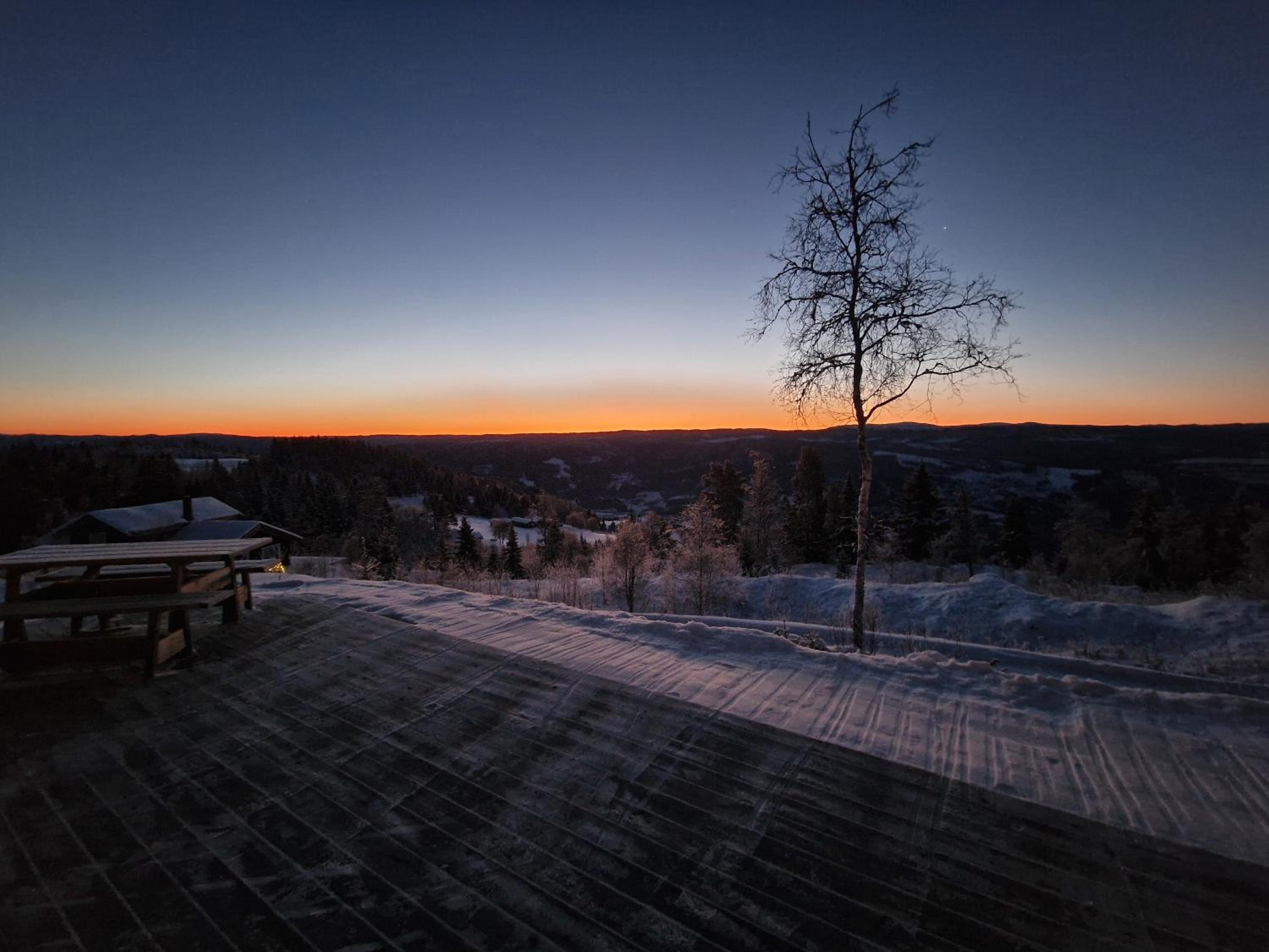 Stor og moderne hytte med panoramautsikt view 5