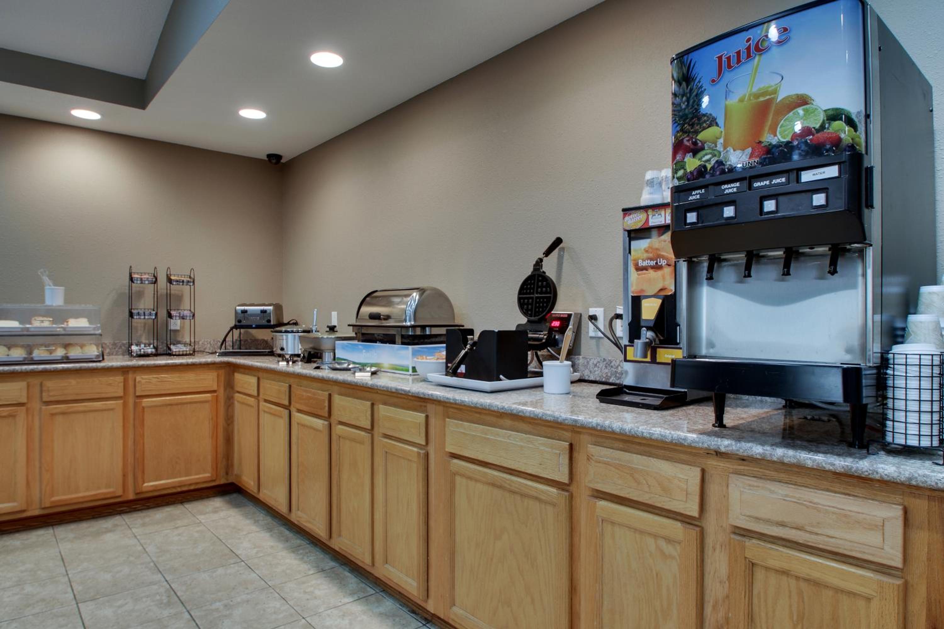 EverSpring Inn  Suites - Property Image 3