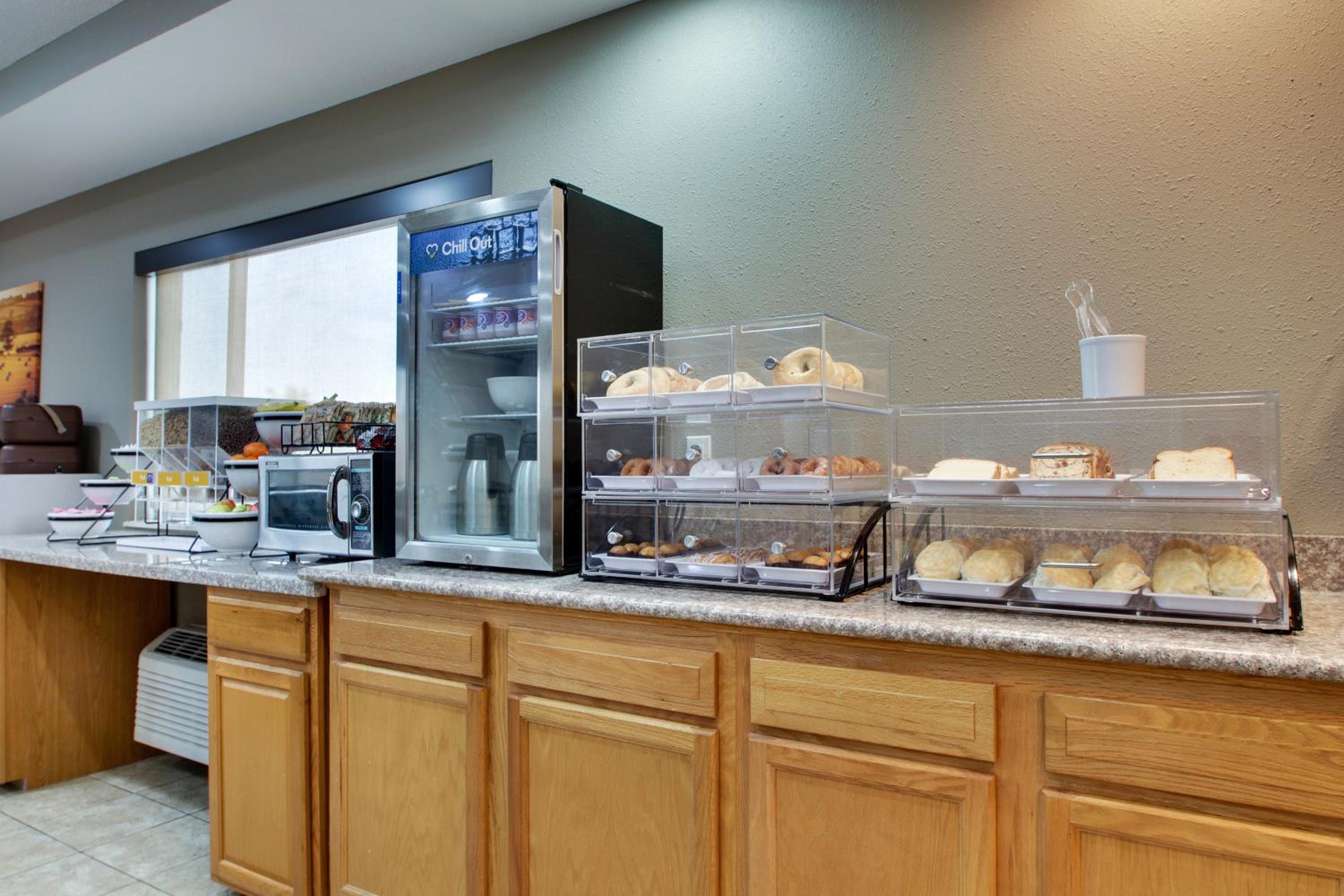 EverSpring Inn  Suites - Property Image 2