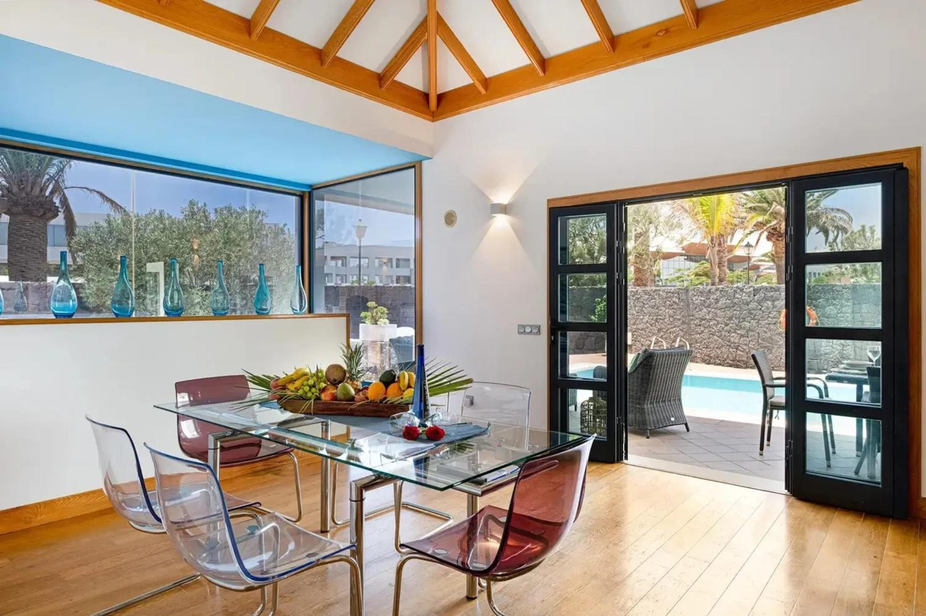 Elegant Villa near Playa Blanca, private pool, garden.