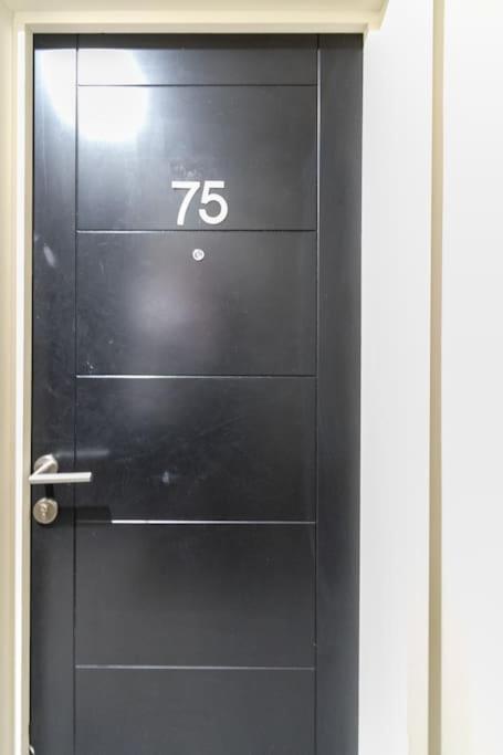 Modern Apartment - Leeds City Centre view 3