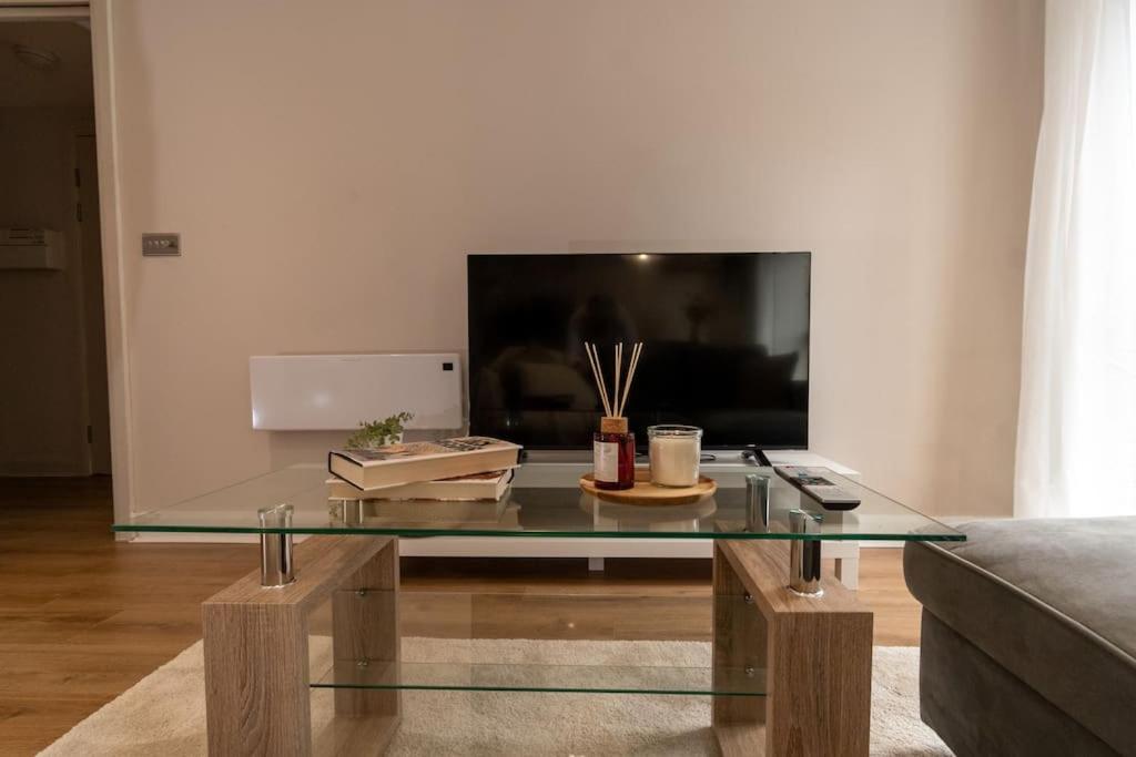 Modern Apartment - Leeds City Centre view 5